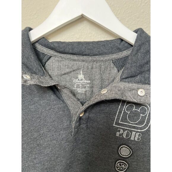 Disney World 2018 Snap Pullover Gray All Park Badges Henley‎ Sweater - Picture 1 of 10